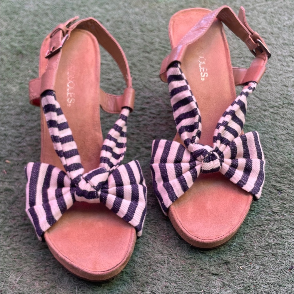 AEROSOLES Black and White Striped Wedge Sandals
